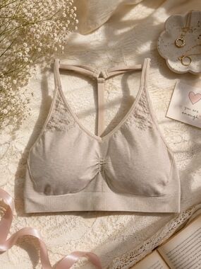 Athleta Nude Beige Seamless Strappy Racerback Sports Bra Women's Size M